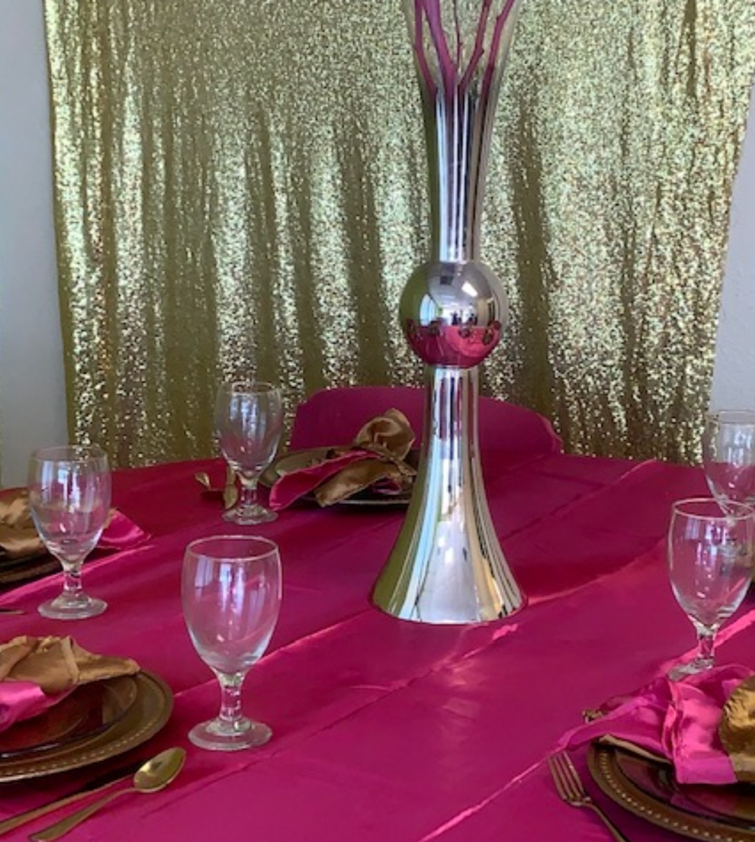 Hot pink and gold reception tablescape